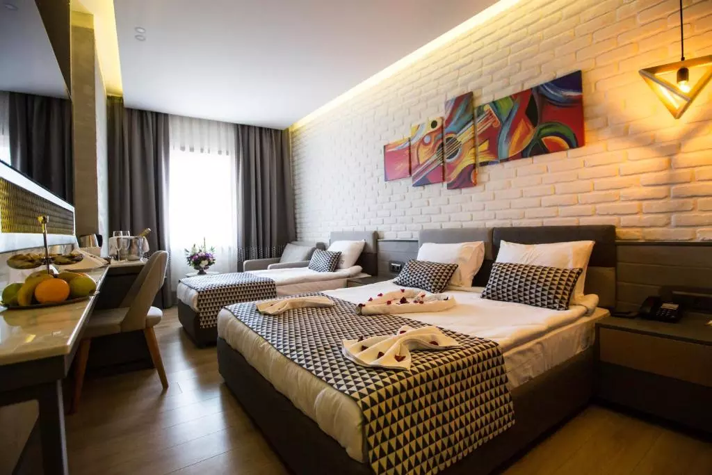 Laren Family Hotel & Spa honey moon room.jpg Laren Family Hotel & Spa honey moon room.jpg